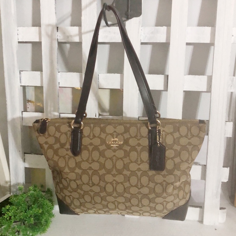 Coach #F28958! Bag with Gold Zipper NWOT